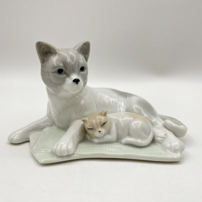 Статуэтка "Кошка с котенком", фарфор, Азия, 2010-2020 гг.