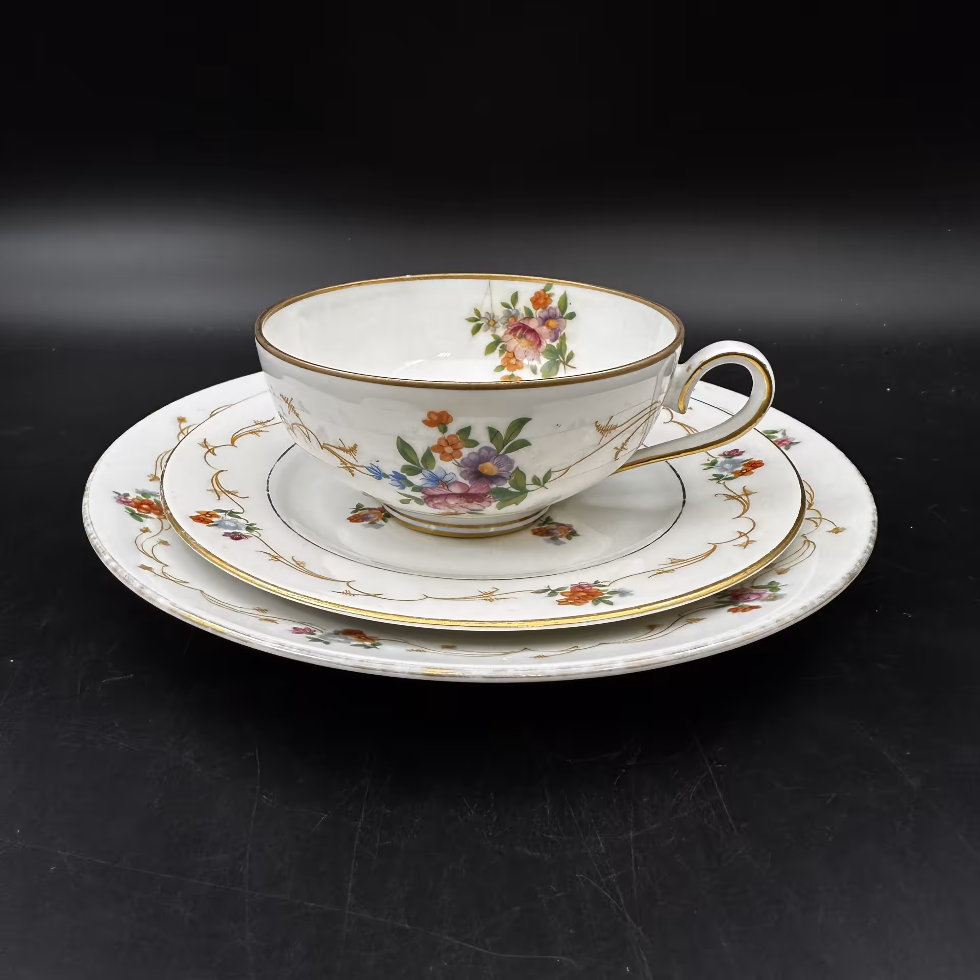 Чайное трио с цветочным декором, Graf Von Henneberg Porzellan