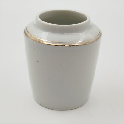 Горчичница с золотой окантовкой на тулове