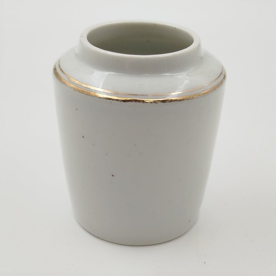 Горчичница с золотой окантовкой на тулове