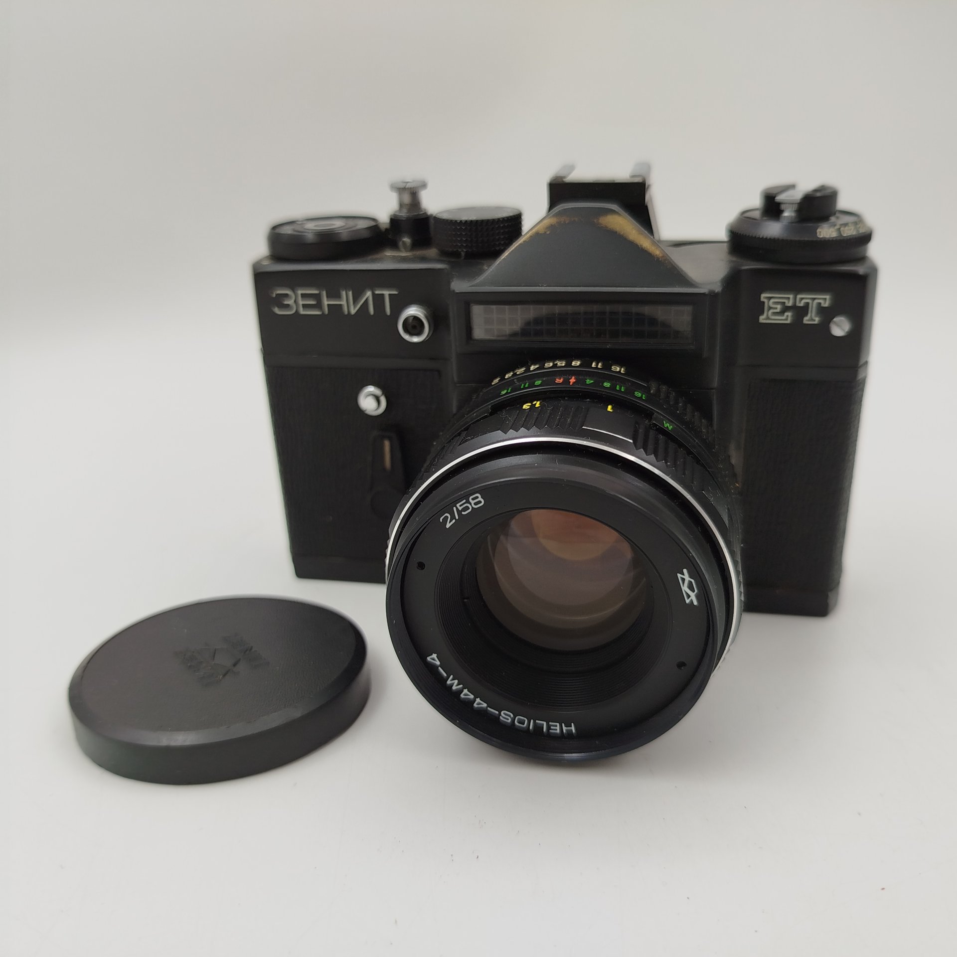 Фотоаппарат "Зенит-ЕТ" c объективом "Гелиос-44-М4" в оригинальном кофре, металл, пластик, стекло, кожа, Белорусское оптико-механическое объединение (БелОМО), СССР, 1998 г.