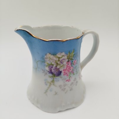 Молочник с декором из полевых цветов, фарфор, крытье, деколь, золочение, Российская империя, 1880-1910 гг.