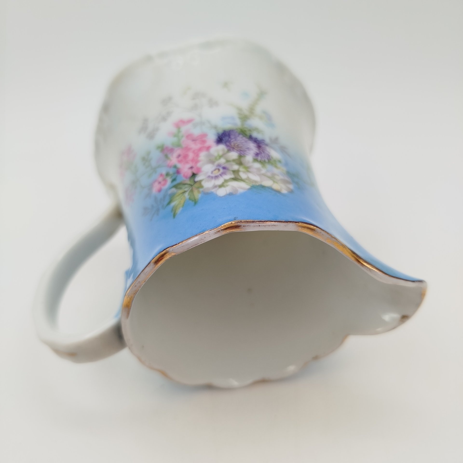 Молочник с декором из полевых цветов, фарфор, крытье, деколь, золочение, Российская империя, 1880-1910 гг.