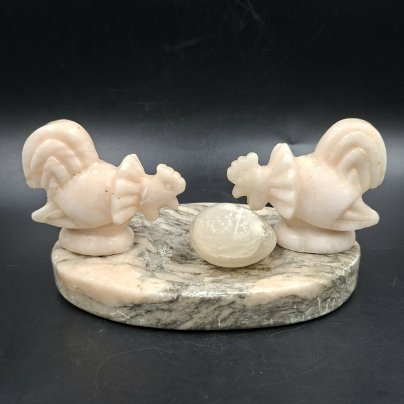 Украшение настольное (мелочница) "Курицы с яйцом", камень, СССР, 1960-1990 гг.