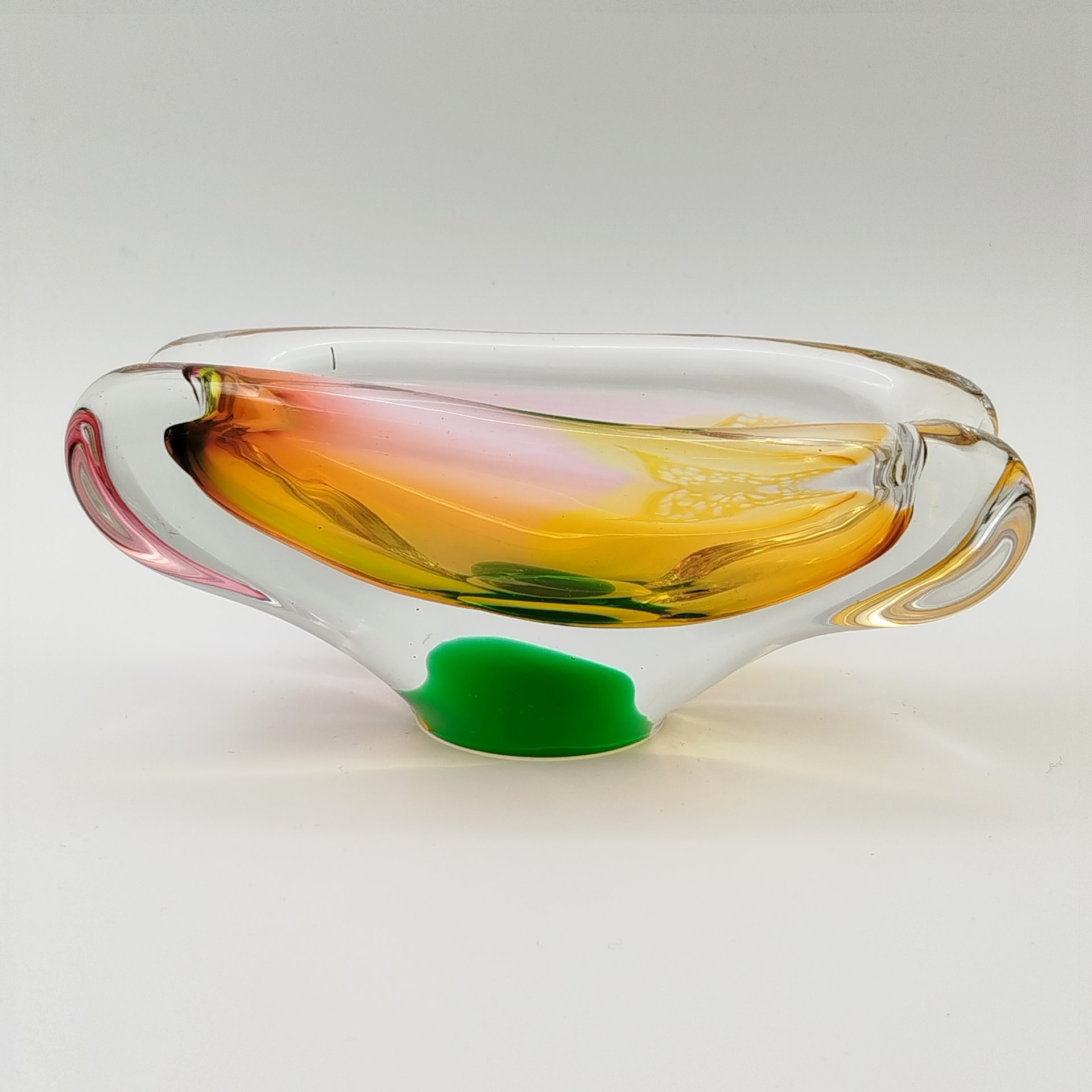 Пепельница зелено-желтого оттенка, автор Josef Rozinek (Йозеф Розинек), стекло, гутная техника, Borske Sklo, Чехословакия, 1960-1980 гг.