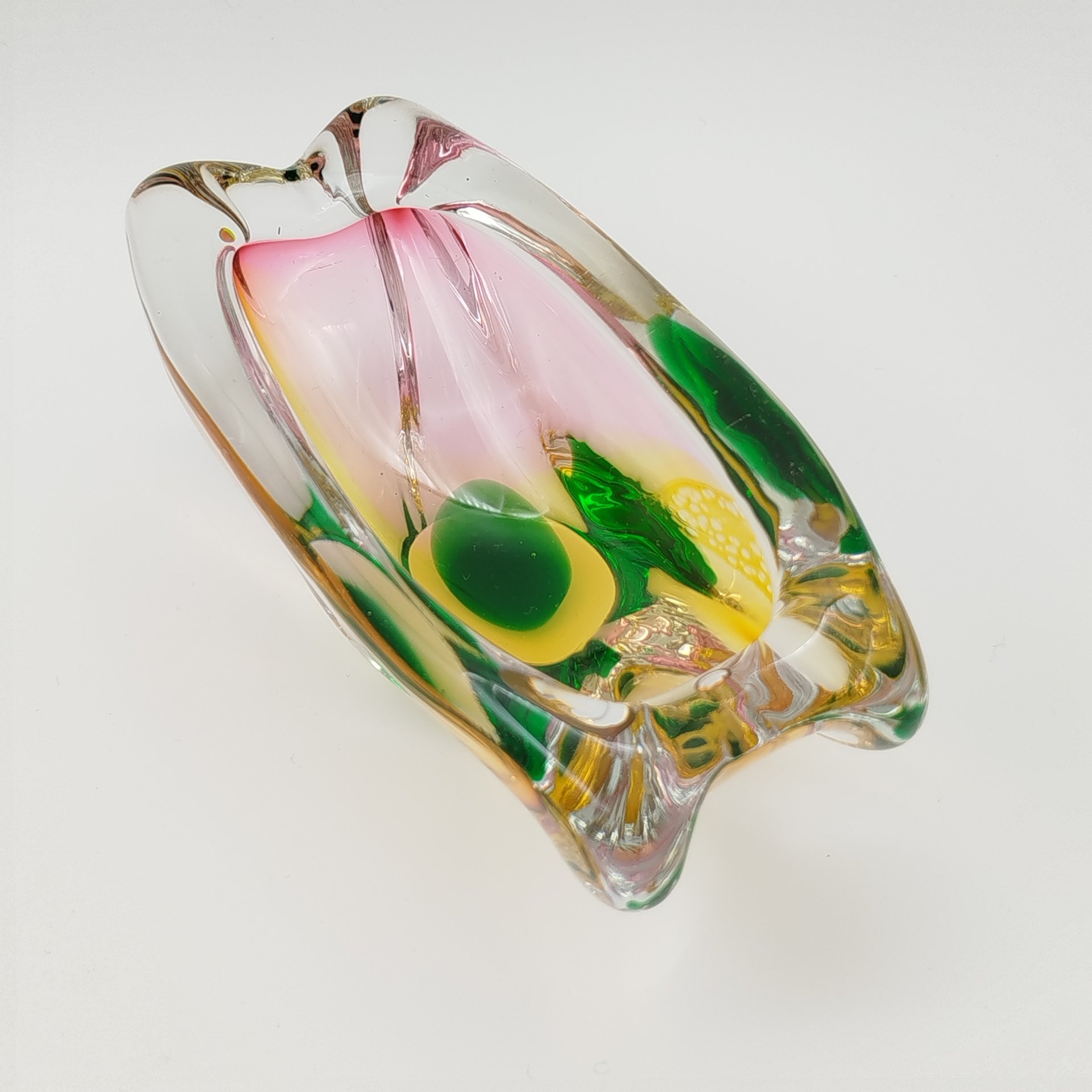 Пепельница зелено-желтого оттенка, автор Josef Rozinek (Йозеф Розинек), стекло, гутная техника, Borske Sklo, Чехословакия, 1960-1980 гг.