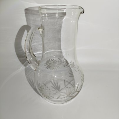 Кувшин, украшеный цветочным декором, стекло, алмазная грань, СССР, 1970-1990 гг.