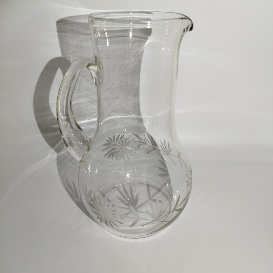 Кувшин, украшеный цветочным декором, стекло, алмазная грань, СССР, 1970-1990 гг.