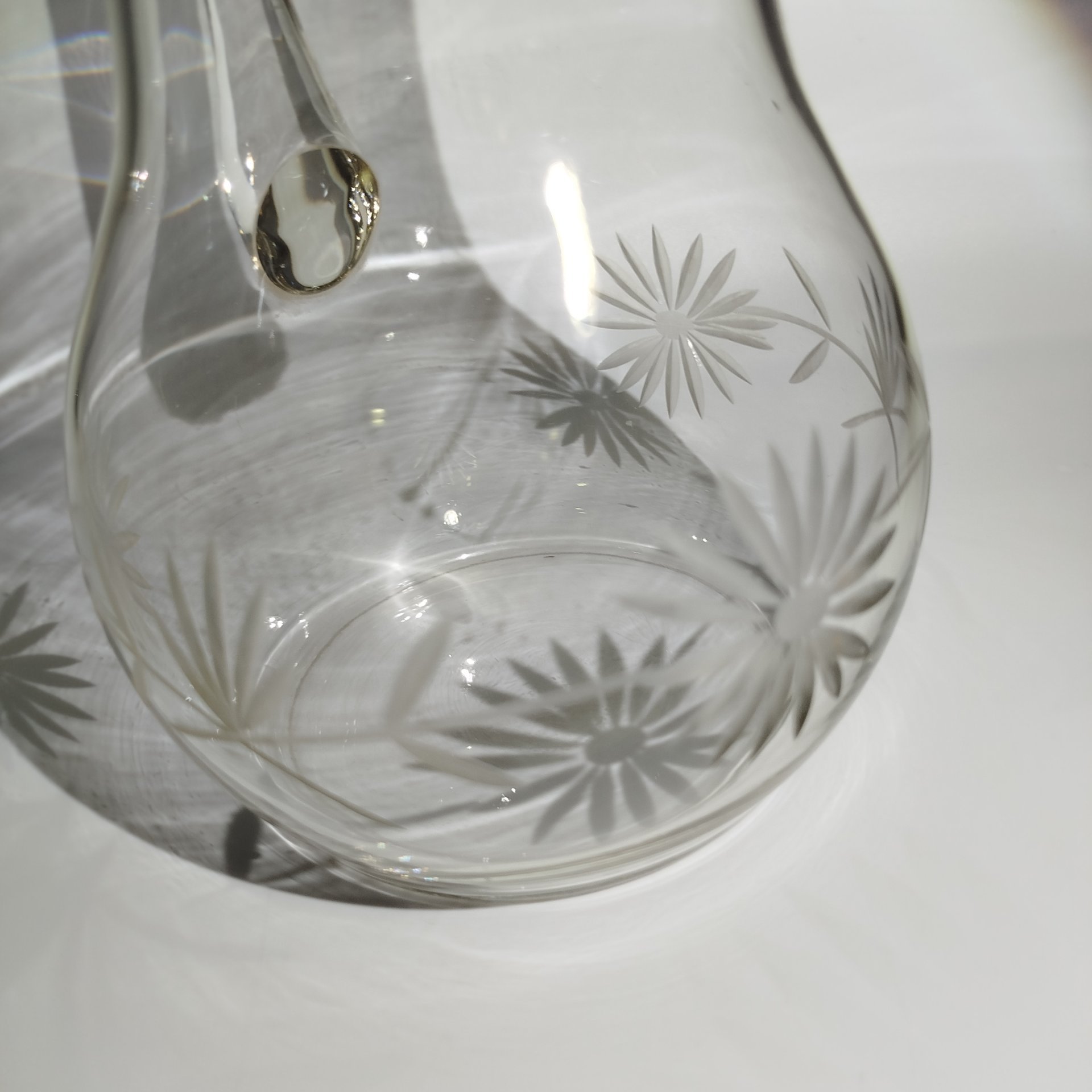 Кувшин, украшеный цветочным декором, стекло, алмазная грань, СССР, 1970-1990 гг.