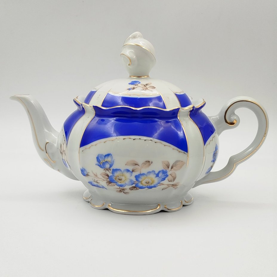 Чайник заварочный, украшенный цветочным декором, фарфор, крытье, деколь, золочение, Stadtilmer Porzellan, Германия, 1950-1970 гг.