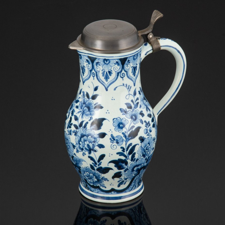 Кувшин с крышкой, украшенный цветочным декором в краакском стиле (kraak style), Delfts Blauw