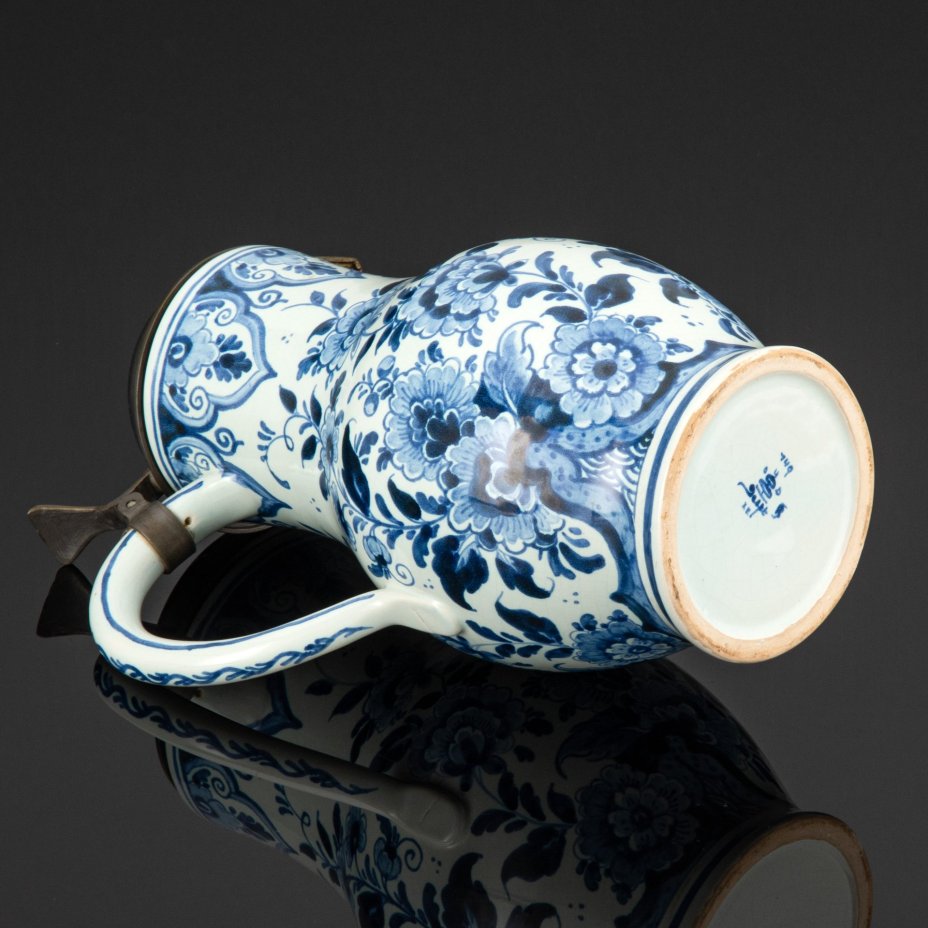 Кувшин с крышкой, украшенный цветочным декором в краакском стиле (kraak style), Delfts Blauw