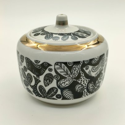 Сахарница со стилизованным декором в виде птиц на ветках, фарфор, деколь, золочение, Дмитровский фарфоровый завод (ДФЗ Вербилки), СССР, 1965-1991 гг.