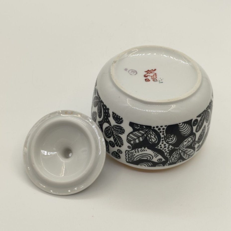 Сахарница со стилизованным декором в виде птиц на ветках, фарфор, деколь, золочение, Дмитровский фарфоровый завод (ДФЗ Вербилки), СССР, 1965-1991 гг.