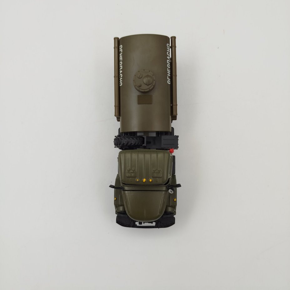 Модель автомобиля "ЗИЛ-131"