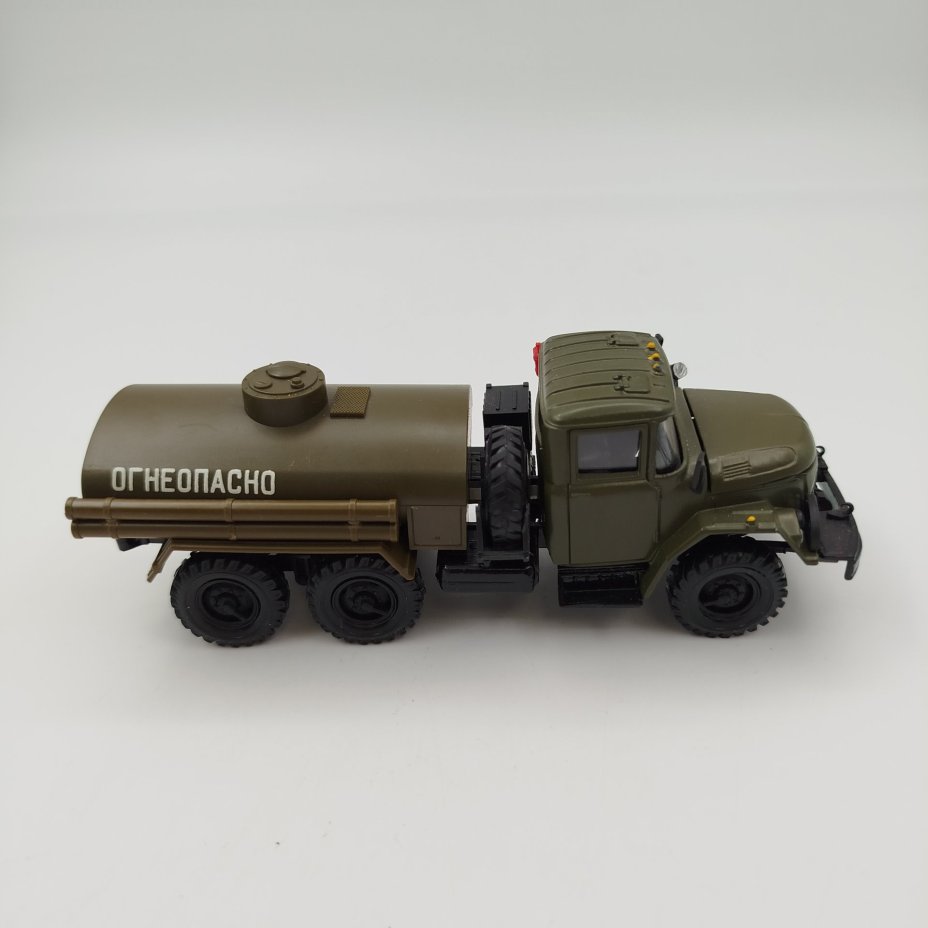 Модель автомобиля "ЗИЛ-131"