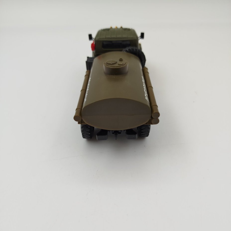 Модель автомобиля "ЗИЛ-131"