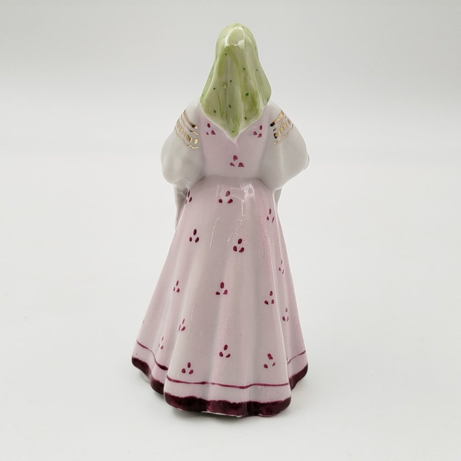 Статуэтка "Добро пожаловать" ("Хлеб да соль"), автор А.Д. Бржезицкая