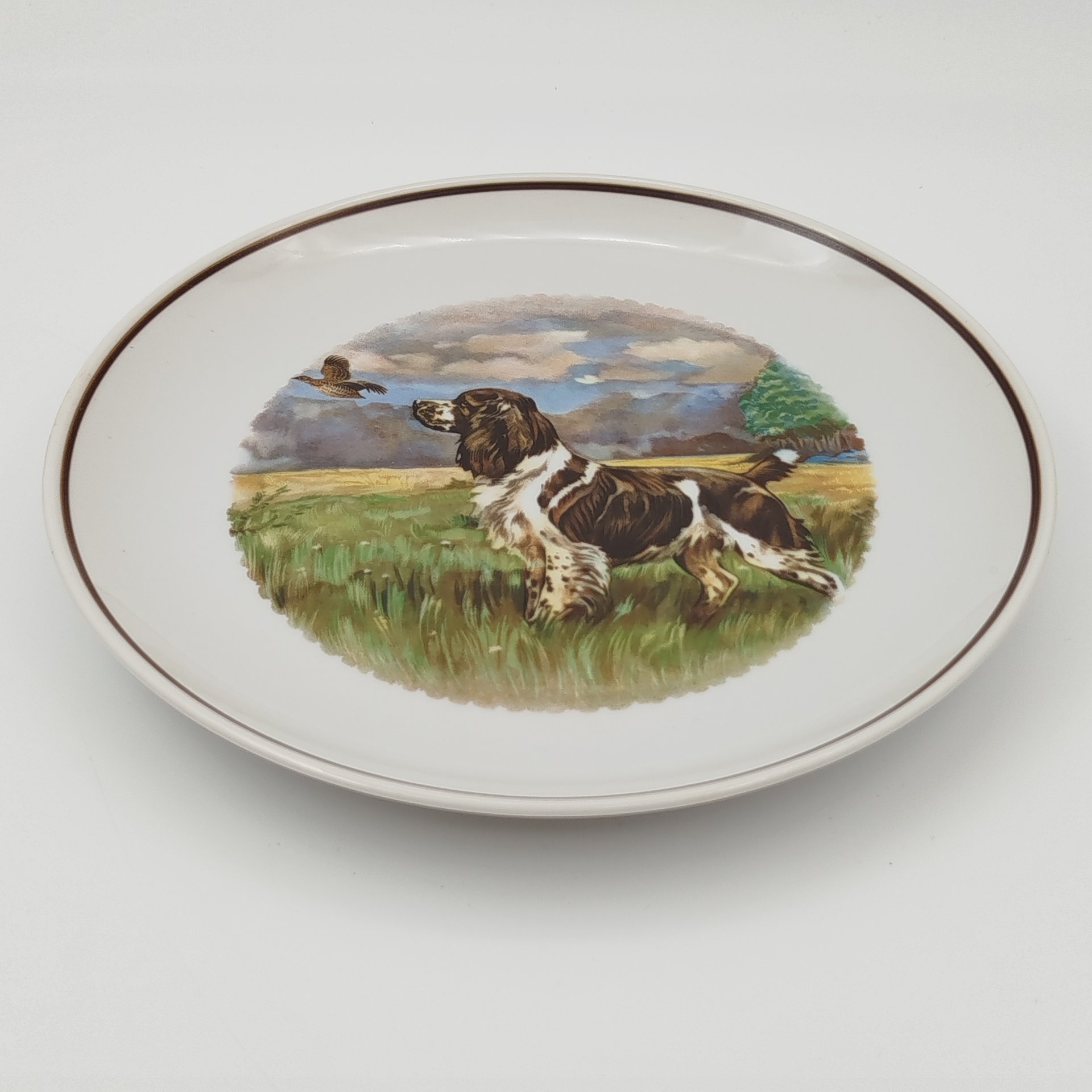 Тарелка декоративная настенная "Спаниель", фарфор, деколь, Дмитровский фарфоровый завод (ДФЗ Вербилки), СССР, 1965-1991 гг.