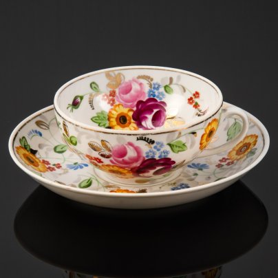 Пара чайная с двусторонним расписным цветочным декором в русском стиле, фарфор, роспись, золочение, Фарфоровый завод «Пролетарий» (Бронница, Мста), СССР, 1953-1958 гг.