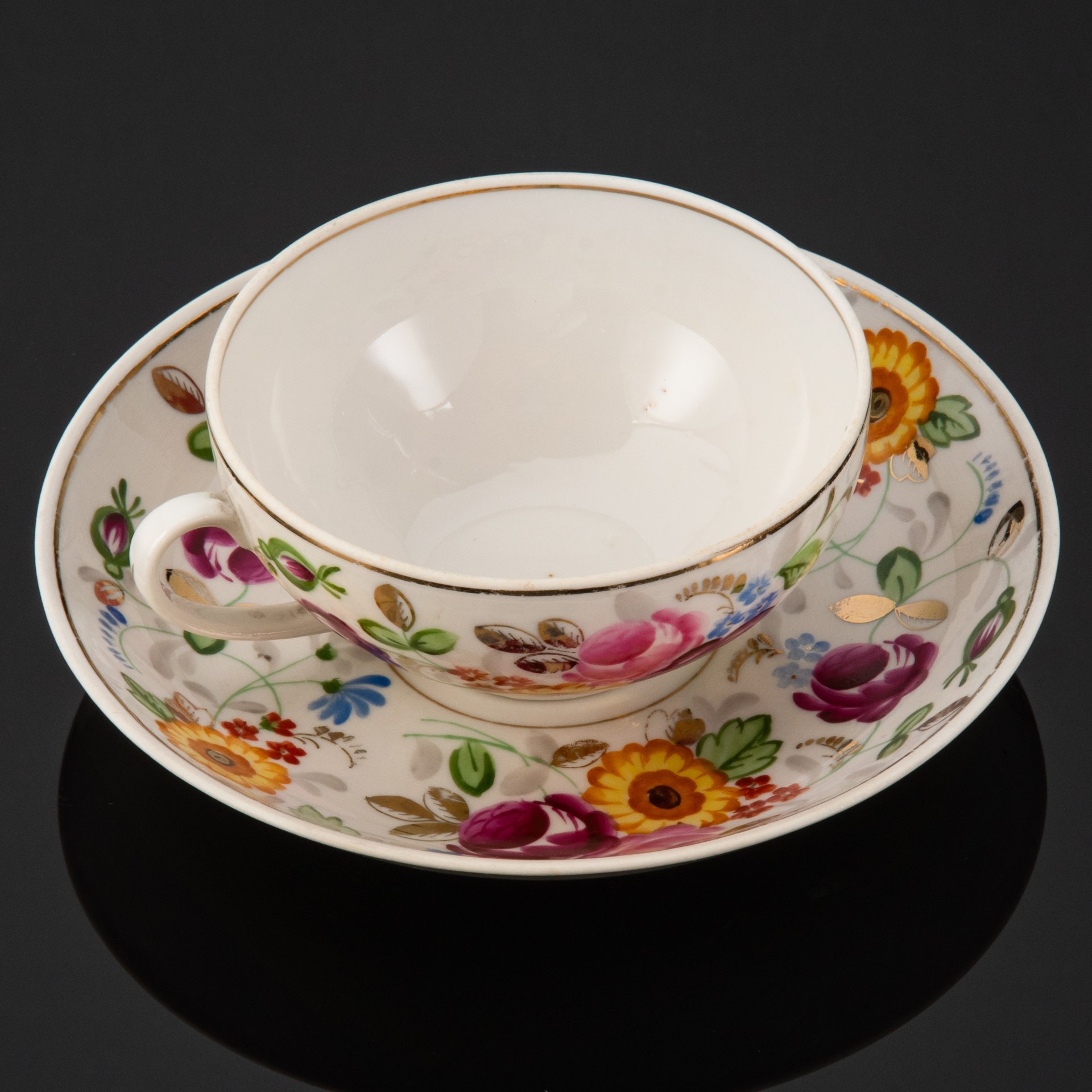 Пара чайная с двусторонним расписным цветочным декором в русском стиле, фарфор, роспись, золочение, Фарфоровый завод «Пролетарий» (Бронница, Мста), СССР, 1953-1958 гг.