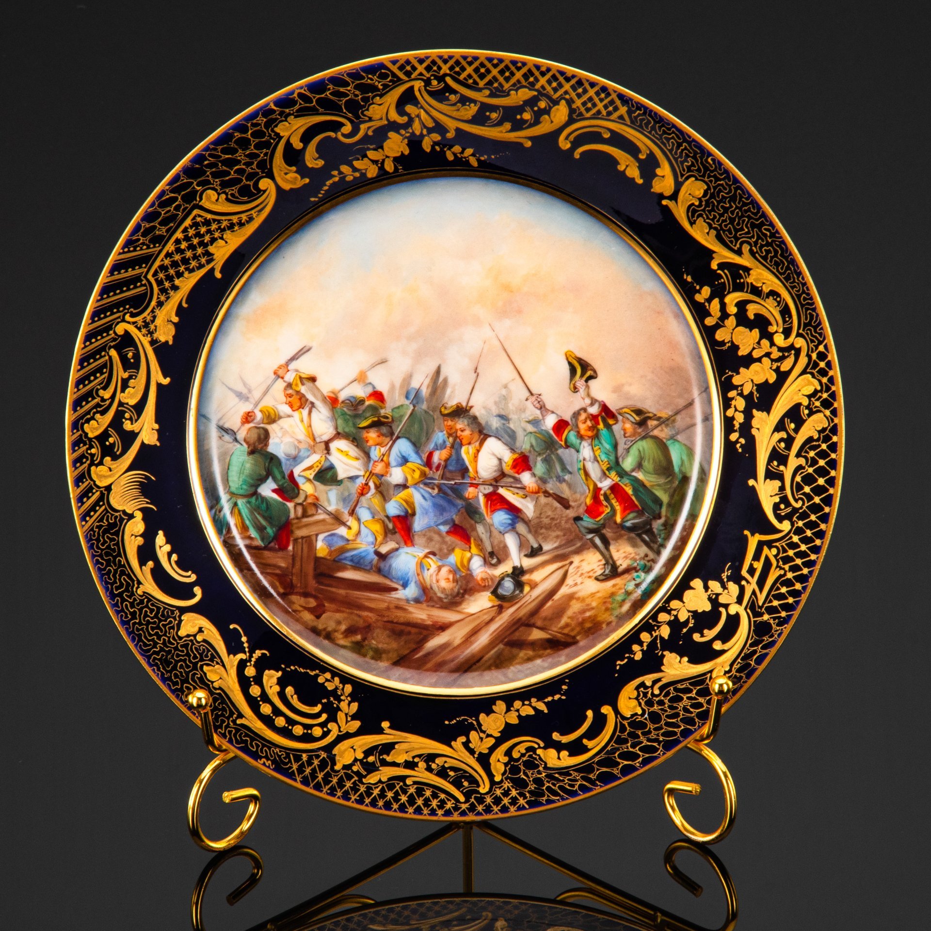 Тарелка декоративная с батальным сюжетом "Битва при Денене" (выполнена для дворца Тюильри "Chateau des Tuileries"), фарфор, крытье кобальтом, золочение, цировка, роспись, Севрская фарфоровая мануфактура (Sevres), Франция, 1844 г.
