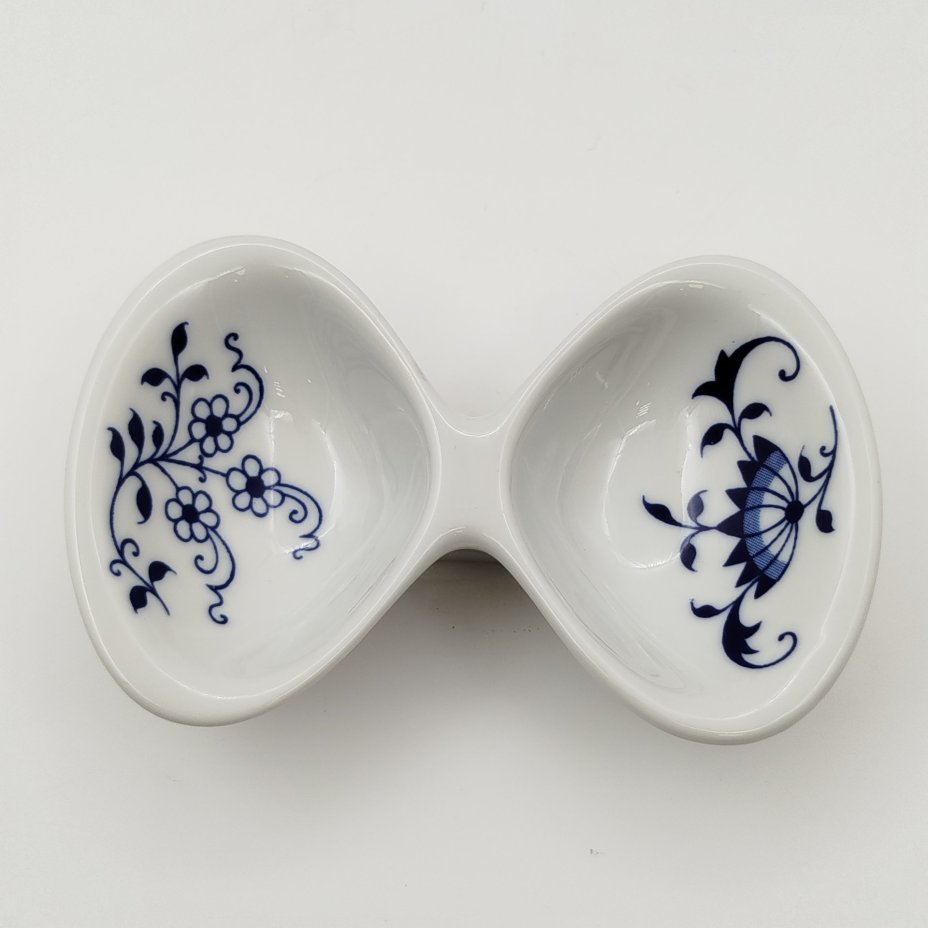 Набор из трех предметов из сервиза "Луковый узор" (соусник, менажница двухсекционная и горчичница), "Bohemia inglazed"