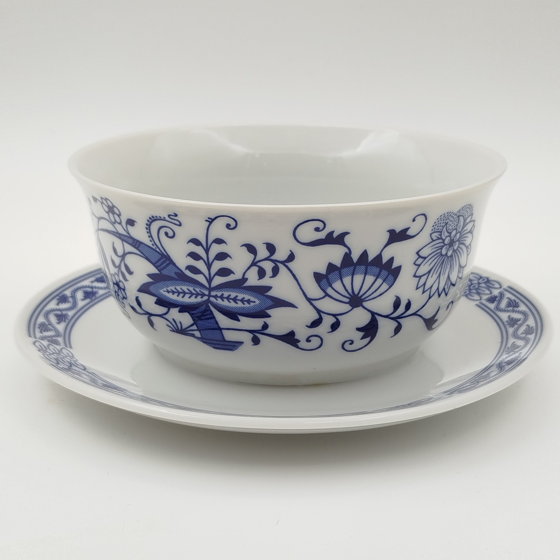 Набор из трех предметов из сервиза "Луковый узор" (соусник, менажница двухсекционная и горчичница), "Bohemia inglazed"