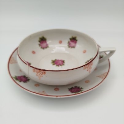 Пара для десерта, украшенная изображением роз, фарфор, деколь, Дмитровский фарфоровый завод (ДФЗ Вербилки), СССР, 1930-1940 гг.