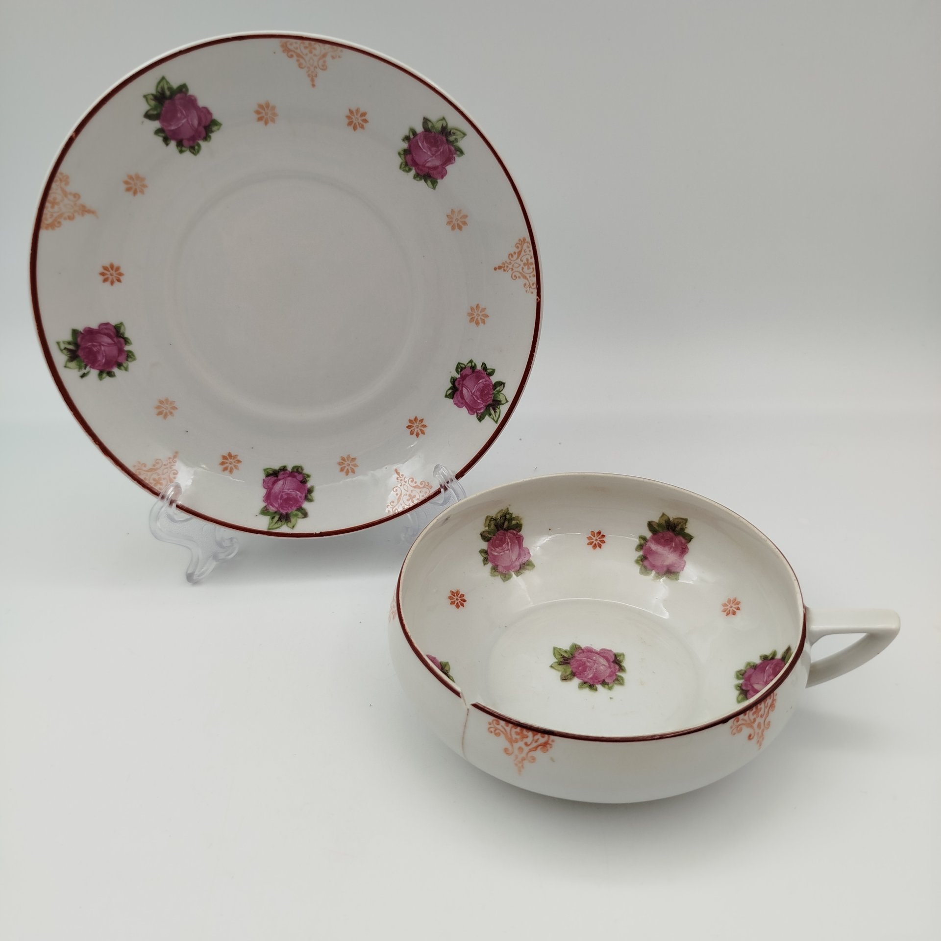 Пара для десерта, украшенная изображением роз, фарфор, деколь, Дмитровский фарфоровый завод (ДФЗ Вербилки), СССР, 1930-1940 гг.