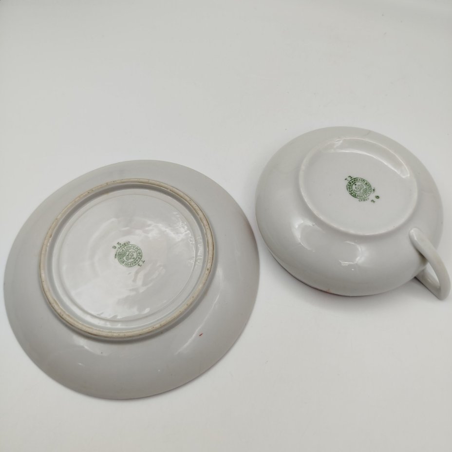 Пара для десерта, украшенная изображением роз, фарфор, деколь, Дмитровский фарфоровый завод (ДФЗ Вербилки), СССР, 1930-1940 гг.