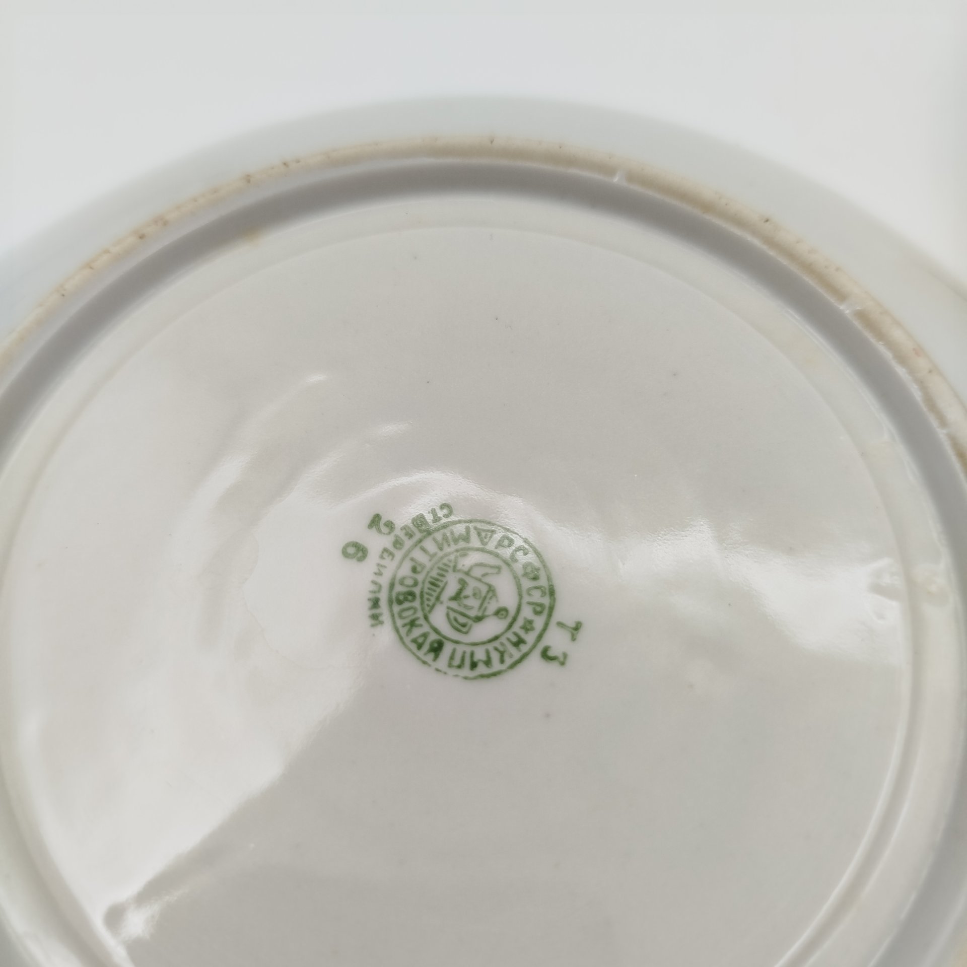 Пара для десерта, украшенная изображением роз, фарфор, деколь, Дмитровский фарфоровый завод (ДФЗ Вербилки), СССР, 1930-1940 гг.