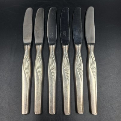 Набор из шести закусочных/десертных ножей с фигурными рукоятями, мНЦ (медь-никель-цинк), Павловский завод художественных металлоизделий им. С.М. Кирова, СССР, 1960-1990 гг.