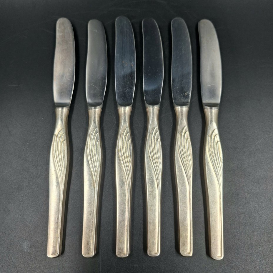 Набор из шести закусочных/десертных ножей с фигурными рукоятями, мНЦ (медь-никель-цинк), Павловский завод художественных металлоизделий им. С.М. Кирова, СССР, 1960-1990 гг.
