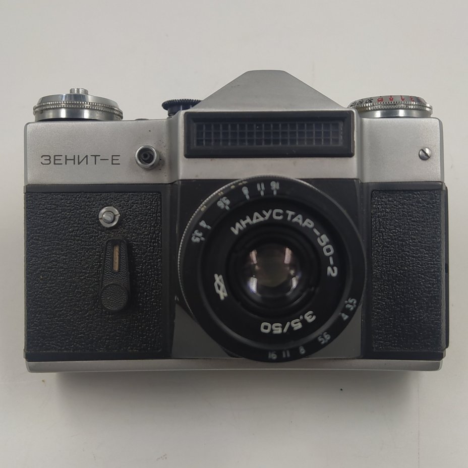 Фотоаппарат плёночный "Зенит-Е" с объективом "Индустар-50-2" в оригинальном кофре, металл, стекло, пластик, кожа, Белорусское оптико-механическое объединение (БелОМО), СССР, 1984 г., Белорусское оптико-механическое объединение (БелОМО)
