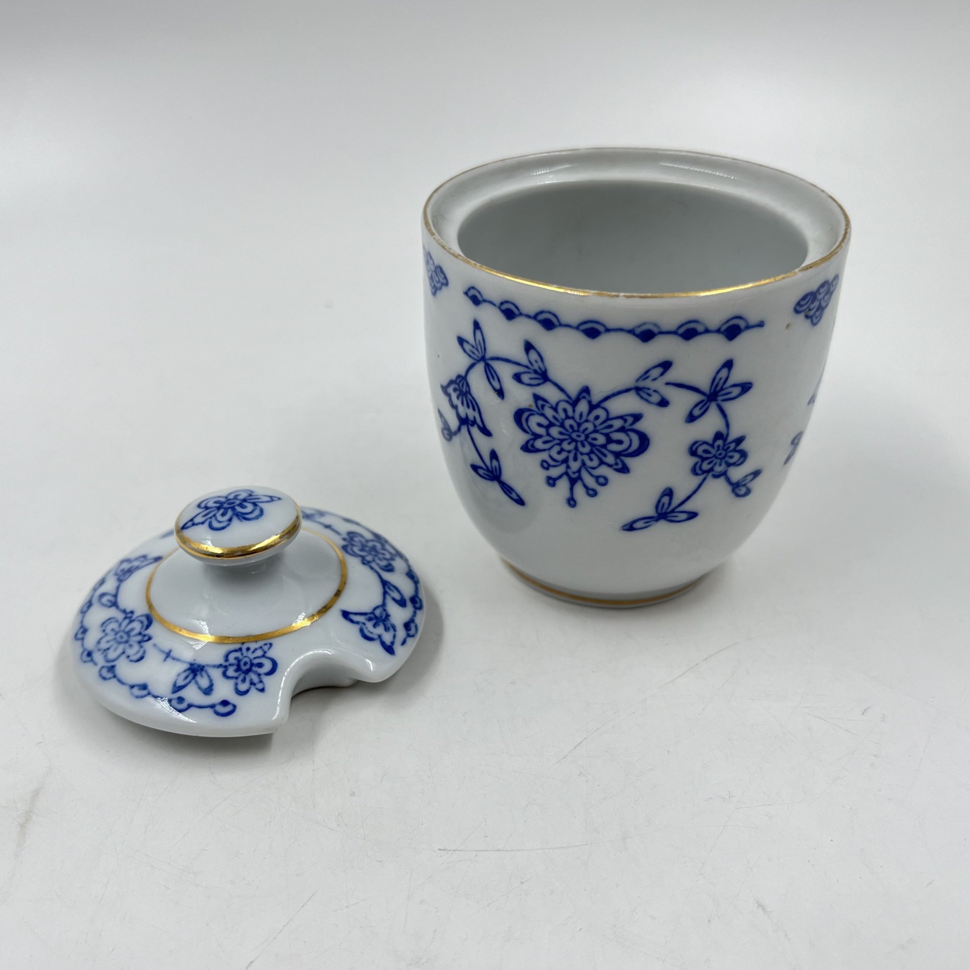 Сахарница с растительным декором, фарфор, золочение, роспись, ГДР, 1961-1989 гг.