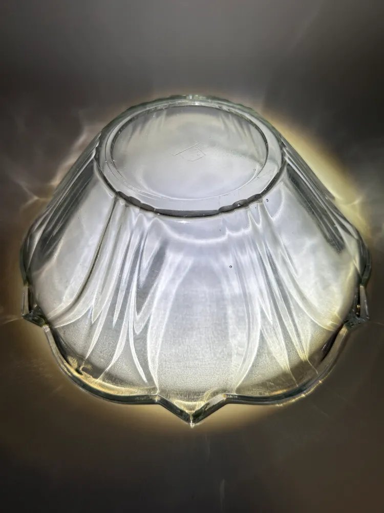 Салатник (фруктовница) с рельефным краем "Цветок", стекло, Дятьковский хрустальный завод, СССР, 1950-1970 гг.