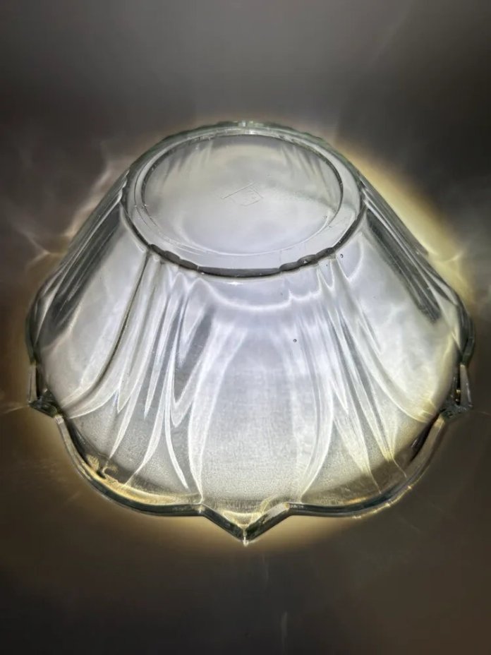 Салатник (фруктовница) с рельефным краем "Цветок", стекло, Дятьковский хрустальный завод, СССР, 1950-1970 гг.