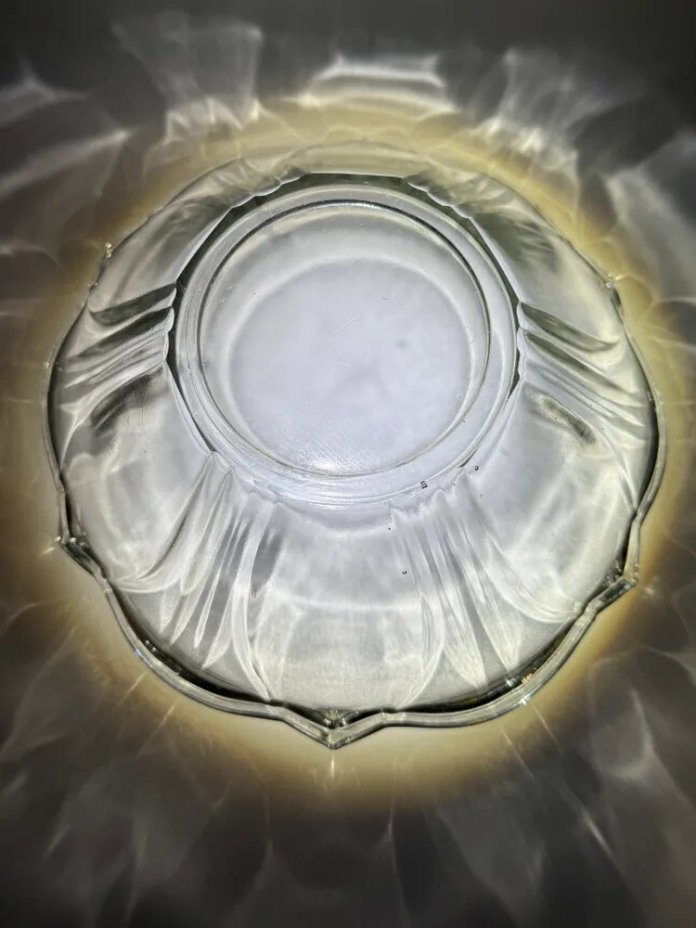 Салатник (фруктовница) с рельефным краем "Цветок", стекло, Дятьковский хрустальный завод, СССР, 1950-1970 гг.