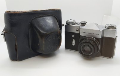 Фотоаппарат "Зенит-В" с объективом "Индустар-50-2" в родном кофре, металл, пластик, кожа, стекло, Красногорский механический завод (КМЗ), СССР, 1970 г., Красногорский механический завод (КМЗ)