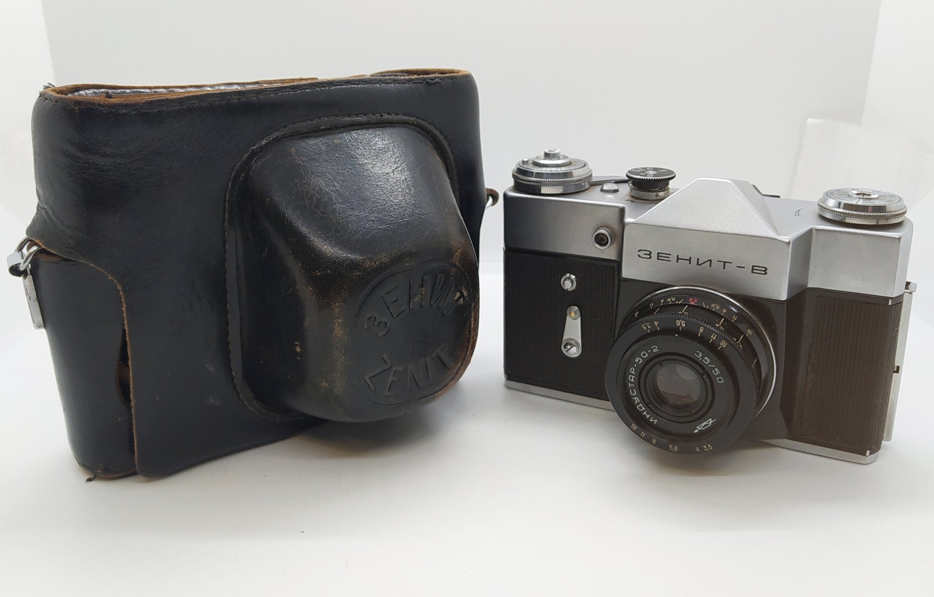 Фотоаппарат "Зенит-В" с объективом "Индустар-50-2" в родном кофре, металл, пластик, кожа, стекло, Красногорский механический завод (КМЗ), СССР, 1970 г., Красногорский механический завод (КМЗ)