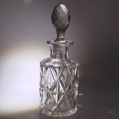 Флакон парфюмерный с рельефным декором (пробка в подборе), хрусталь, алмазная грань, Западная Европа, 1960-1980 гг.
