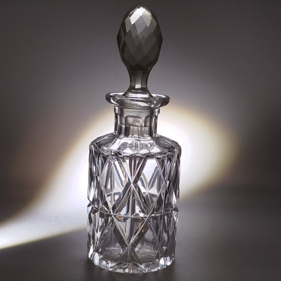 Флакон парфюмерный с рельефным декором (пробка в подборе)