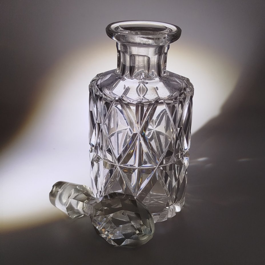 Флакон парфюмерный с рельефным декором (пробка в подборе)