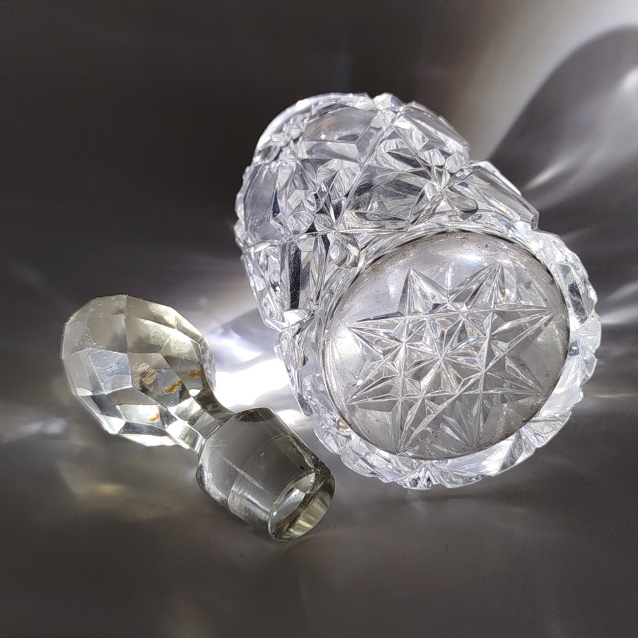 Флакон парфюмерный с рельефным декором (пробка в подборе)