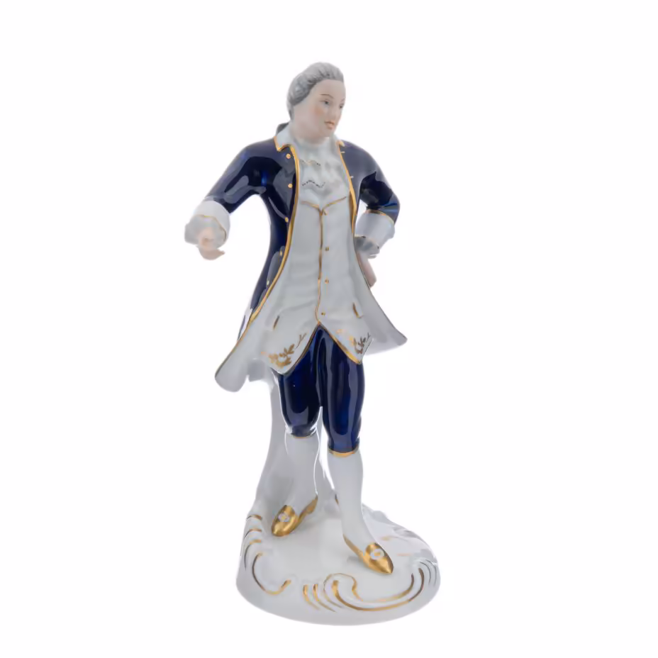 Статуэтка "Кавалер", фарфор, роспись, золочение, "Royal Dux Bohemia", Чехословакия, 2000-2010 гг.