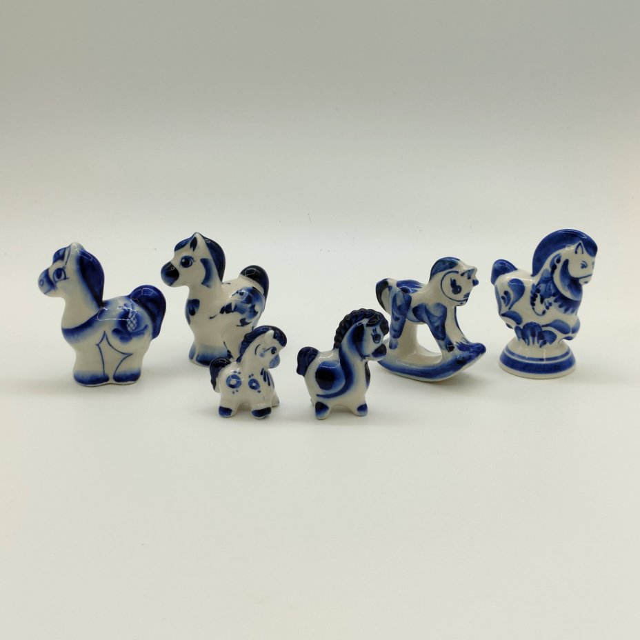 Набор из шести миниатюрных статуэток "Лошади", Гжель