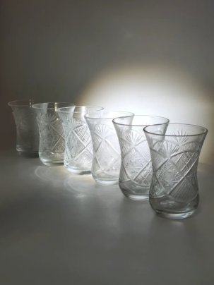 Набор из 6-ти стаканов армуду для чая по-восточному с растительным декором, стекло, резьба, СССР, 1970-1990 гг.