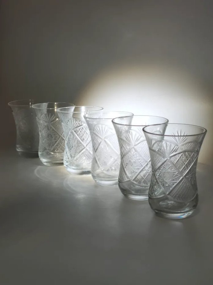 Набор из 6-ти стаканов армуду для чая по-восточному с растительным декором, стекло, резьба, СССР, 1970-1990 гг.