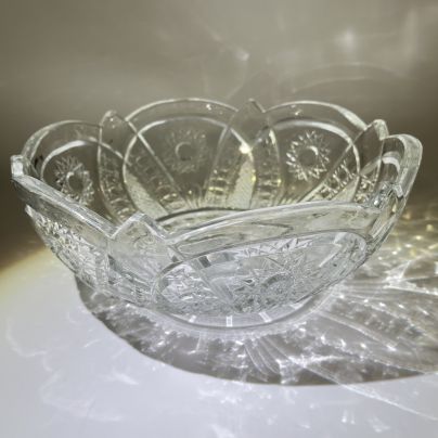 Большая фруктовница с волнистым краем и резным геометрическим декором, хрусталь, алмазная грань, СССР, 1970-1990 гг.